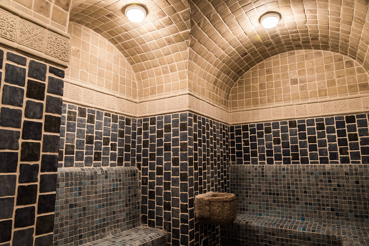 Stílusos fürdőszoba burkolat egy eklektikus kastélyszállóban